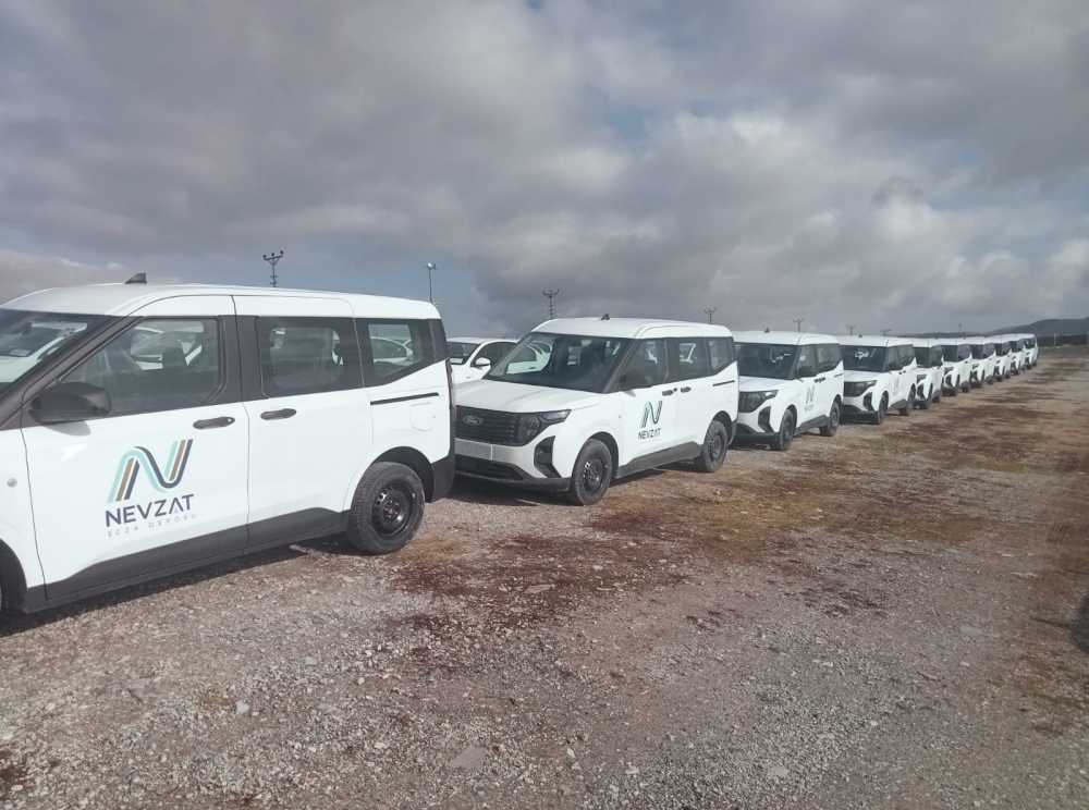 Ecza deposu filo araç logo yapıştırma