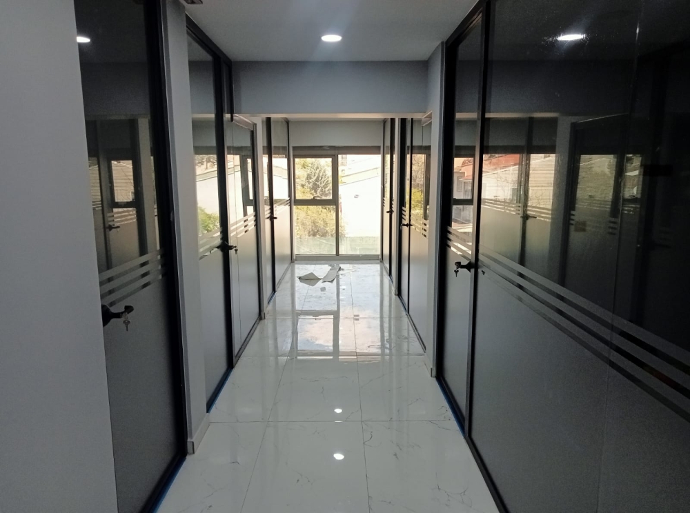 Şeritli ofis buzlu folyo kaplama